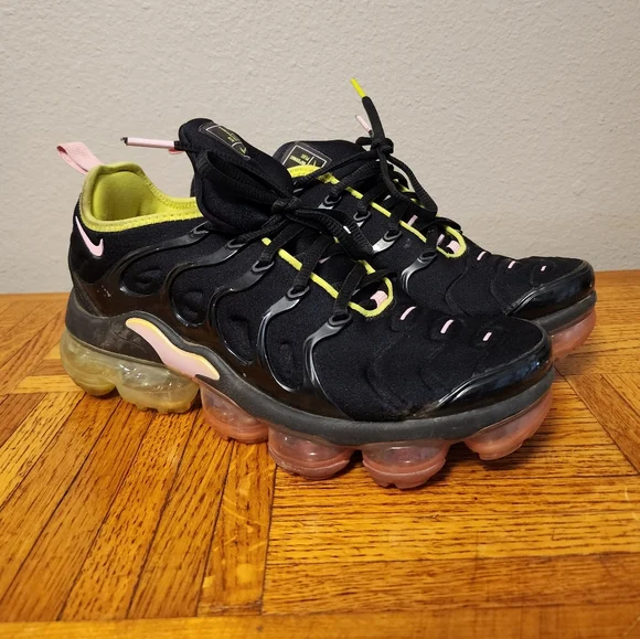 Air vapormax plus deals black pink rise volt